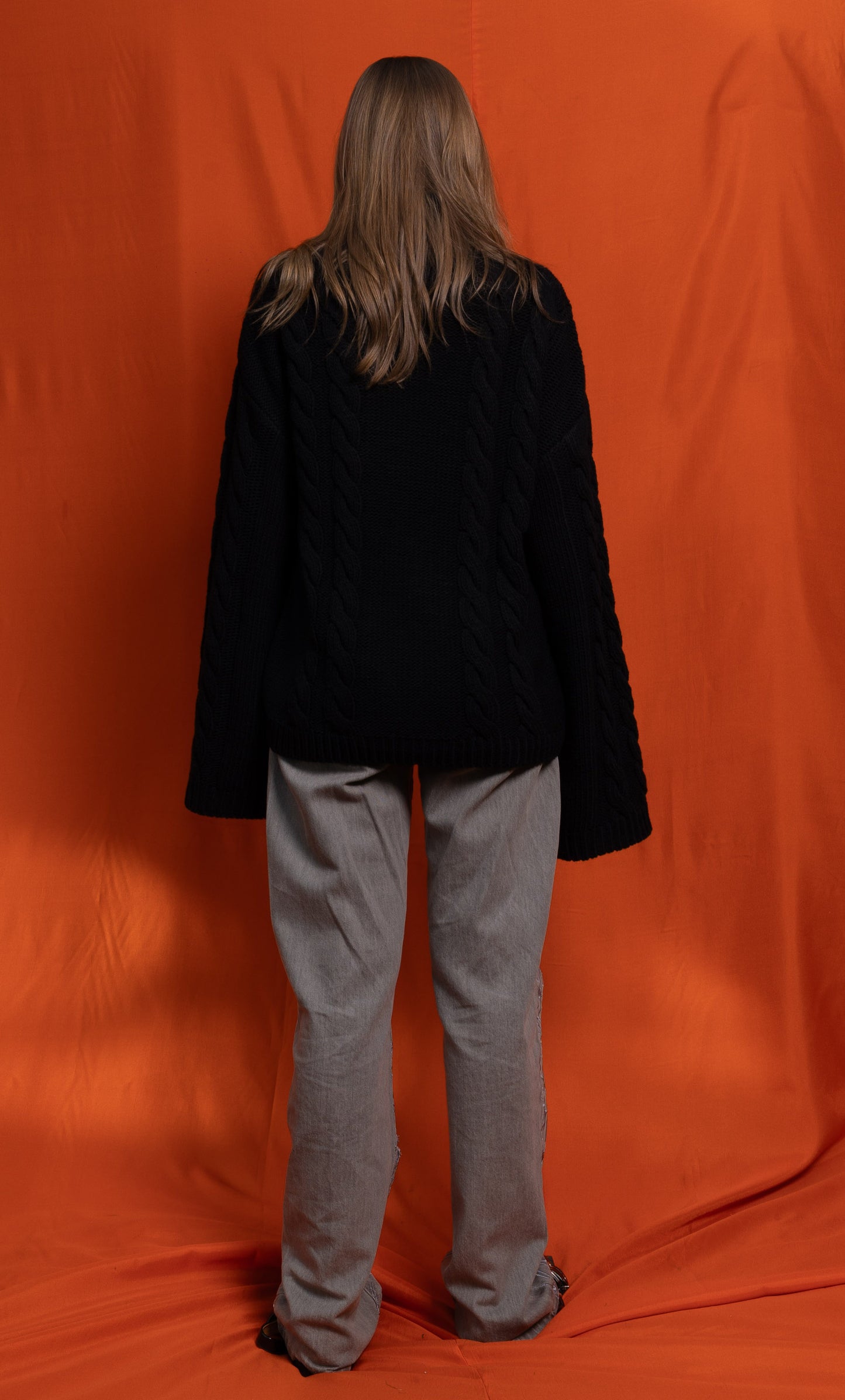 Black Amunet Pullover