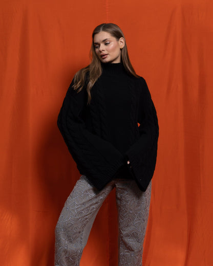 Black Amunet Pullover