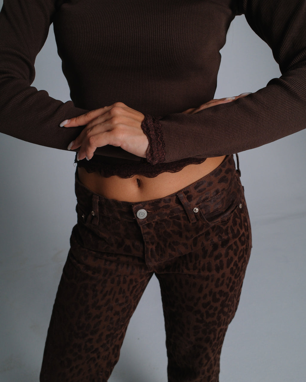 Mid-Neck Ribbed Lace Top